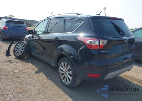 2017 Ford Escape Titanium z USA, uszkodzony, nr VIN 1FMCU0JD6HUE23085